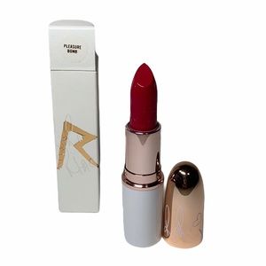 NIB MAC PLEASURE BOMB MATTE RIRI RIHANNA A93 100%